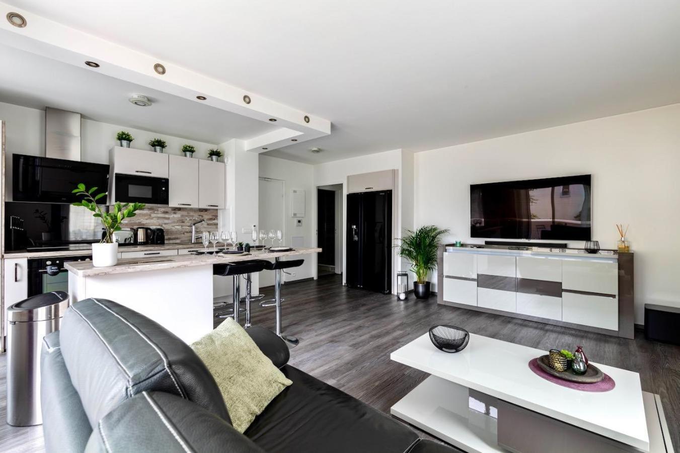 Charmant Refuge Avec Jardin, A 6 Minutes A Pied Du Metro Creteil L Echat-Lovely Retreat With Garden, Located A 6-Minute Walk From Creteil L Echat Metro Station エクステリア 写真