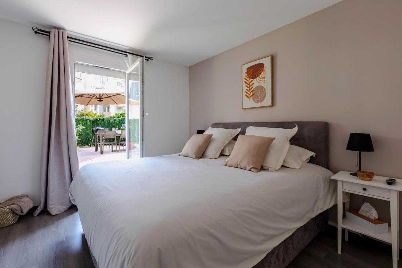 Charmant Refuge Avec Jardin, A 6 Minutes A Pied Du Metro Creteil L Echat-Lovely Retreat With Garden, Located A 6-Minute Walk From Creteil L Echat Metro Station エクステリア 写真