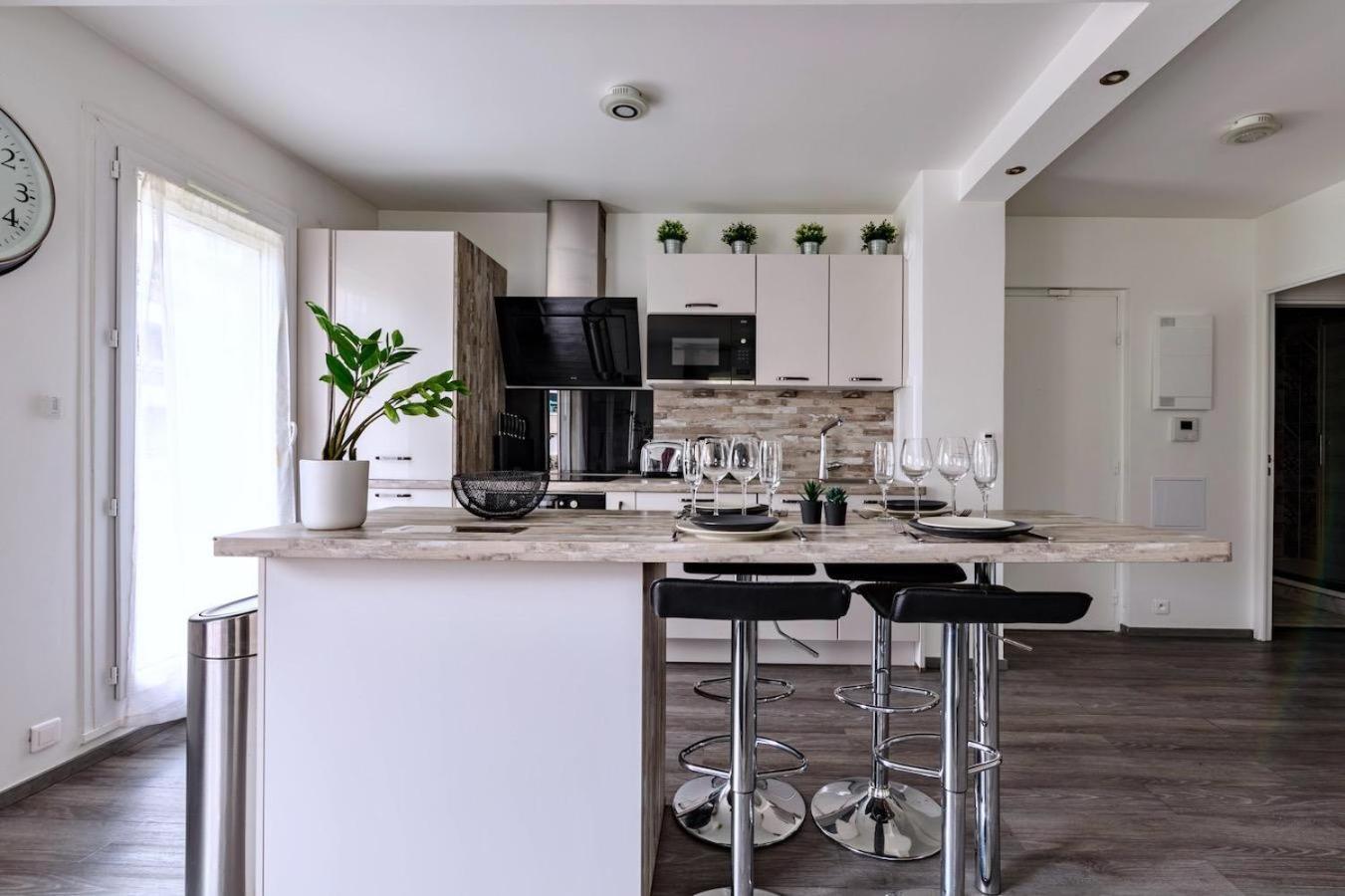 Charmant Refuge Avec Jardin, A 6 Minutes A Pied Du Metro Creteil L Echat-Lovely Retreat With Garden, Located A 6-Minute Walk From Creteil L Echat Metro Station エクステリア 写真