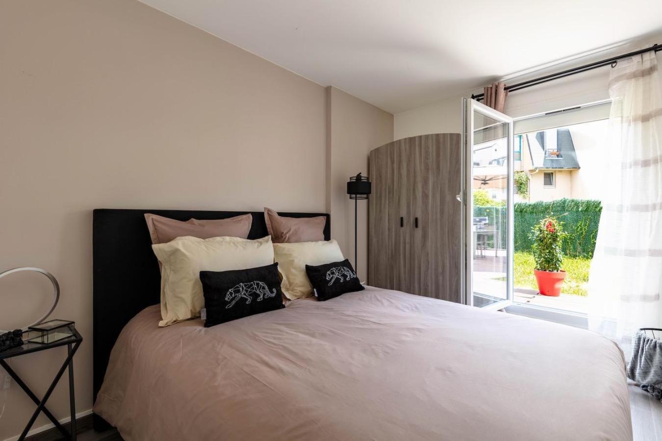 Charmant Refuge Avec Jardin, A 6 Minutes A Pied Du Metro Creteil L Echat-Lovely Retreat With Garden, Located A 6-Minute Walk From Creteil L Echat Metro Station エクステリア 写真